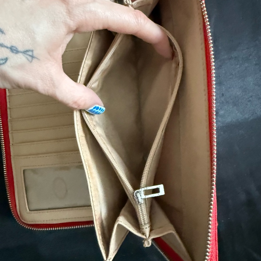 Guess Red Compact Wallet with Triangular Logo - Picture 9 of 10